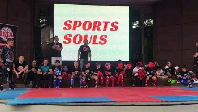 Вы сейчас просматриваете ВИДЕО.    Открытый мастер-класс по тайскому боксу в парке Лианозово 24.08.2019